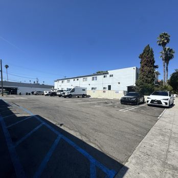 Bludso's BBQ - Parking towards the back has plenty of spaces - Barbeque Near Me - Santa Monica, California Bludso's BBQ - Parking towards the back has plenty of spaces - Barbeque Near Me - Santa Monica, California