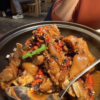 Nong Geng Ji - Braised pork trotter - Chinese Near Me - Queens, New York