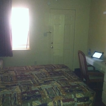 City Motel - Comfy bedroom - Hotels Near Me - Knox City, Texas City Motel - Comfy bedroom - Hotels Near Me - Knox City, Texas