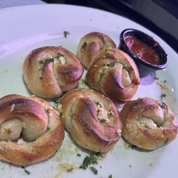 Roberto Italian Restaurant - Garlic knots - Italian Near Me - Sandston, Virginia Roberto Italian Restaurant - Garlic knots - Italian Near Me - Sandston, Virginia