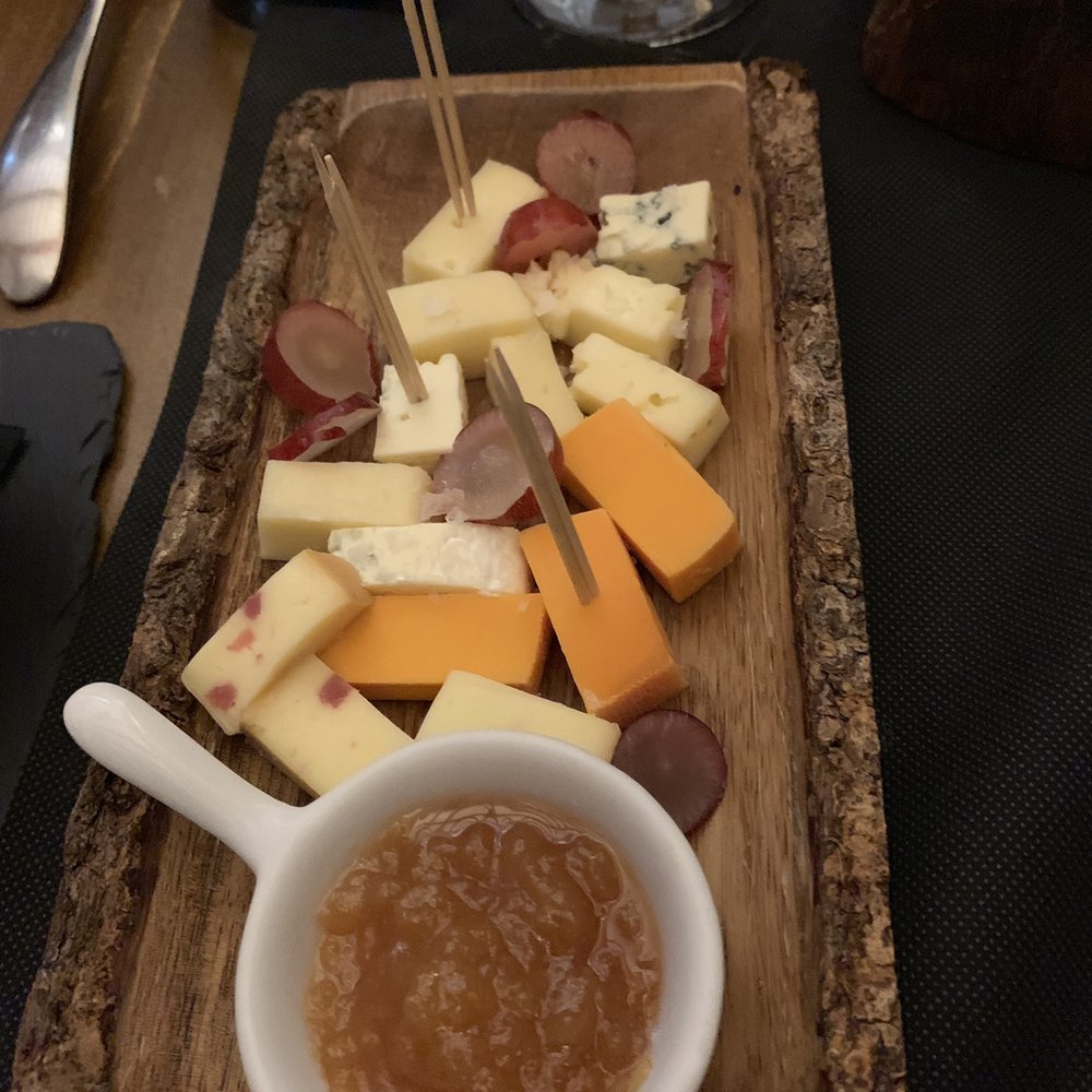 La Taperia - Selection of cheeses - Tapas Bars Near Me - Palma de Mallorca, PM