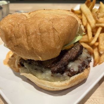 Bridger Brewing - Pub Burger and fries - Brewpubs Near Me - Three Forks, Montana