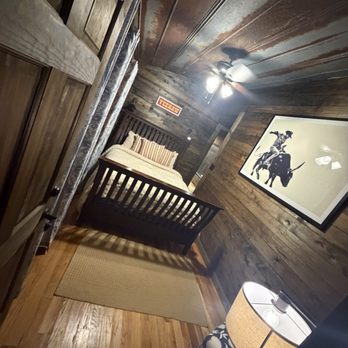 Bankersmith - Shared space for spending the night - Dive Bars Near Me - Fredericksburg, Texas