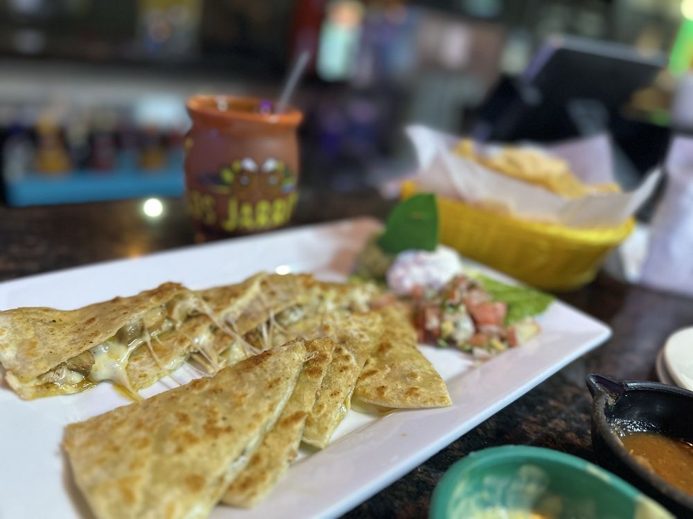 Los Jarritos Mexican Grill