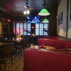 Arts Bar & Grill - Old school charm