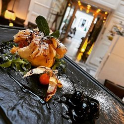 Restaurant Poseidon - VORSPEISE 

Griechischer Feta-käse auf knusprigem Blätterteig serviert mit Sauerkirschen .! Guten Appetit.!!