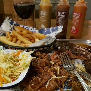 Blue's Smokehouse - 1/2 ribs and 1/2 brisket/ burnt ends, slaw, chips fell well below par (Bodeans) but ok with sauces. - Smokehouse Near Me - Twickenham, XGL