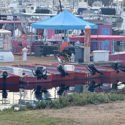 I spot our boat!!!! I spot our boat!!!!