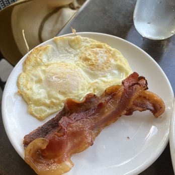 Another Broken Egg Cafe - Yummy  Breakfast - Breakfast & Brunch Near Me - Burbank, California