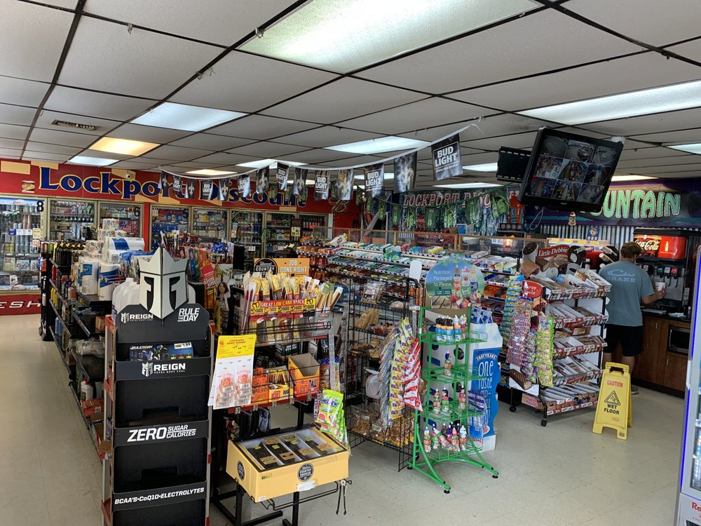 LOCKPORT DISCOUNT & PIZZA Updated August 2024 615 Crescent