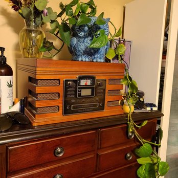 Sandy's Estate Liquidators - Vinyl record player - Estate Liquidation Near Me - Fallbrook, California