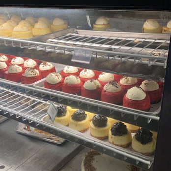 Magnolia Bakery - Bakeries Near Me - Chicago, Illinois