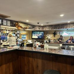Hunter's Sports Bar 2 - Full bar