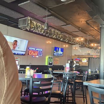 The Limit Pub & Grub - Inside - Sports Bars Near Me - Kansas City, Missouri The Limit Pub & Grub - Inside - Sports Bars Near Me - Kansas City, Missouri