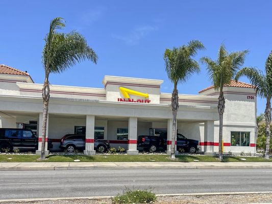 In-N-Out Burger by null