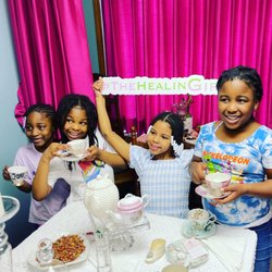 The Healing Girl - Little ones in the tea room