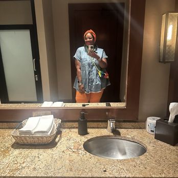 Burtons Grill & Bar - Bathroom - New American Near Me - Hingham, Massachusetts