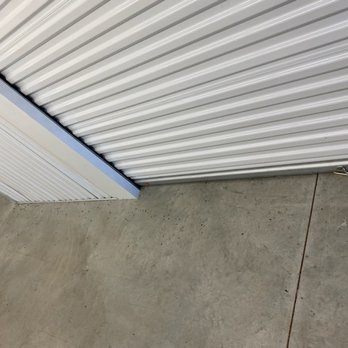 US Storage Centers - Rat poop everywhere - Self Storage Near Me - Austin, Texas