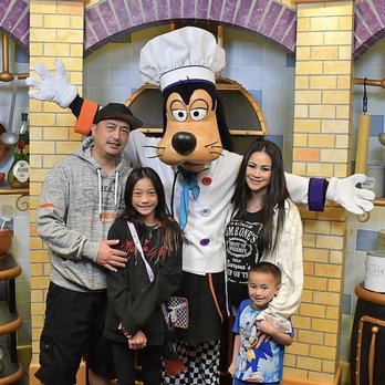 Goofy's Kitchen - Goofy himself was so sweet! Played with the kids and hugged the adults - American Near Me - Anaheim, California