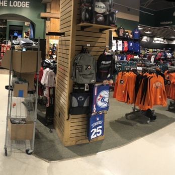 DICK'S Sporting Goods - Outdoor Gear Near Me - Willow Grove, Pennsylvania