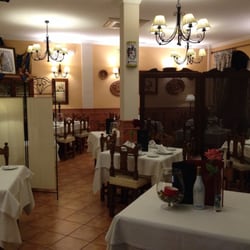 La Alacena - El salón con mesas.