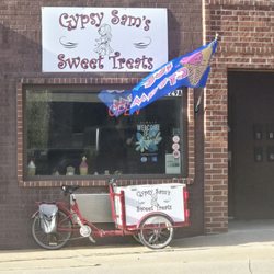 Gypsy Sam's Sweet Treats - This is a hole in the wall. The width of the window is the width of the store.