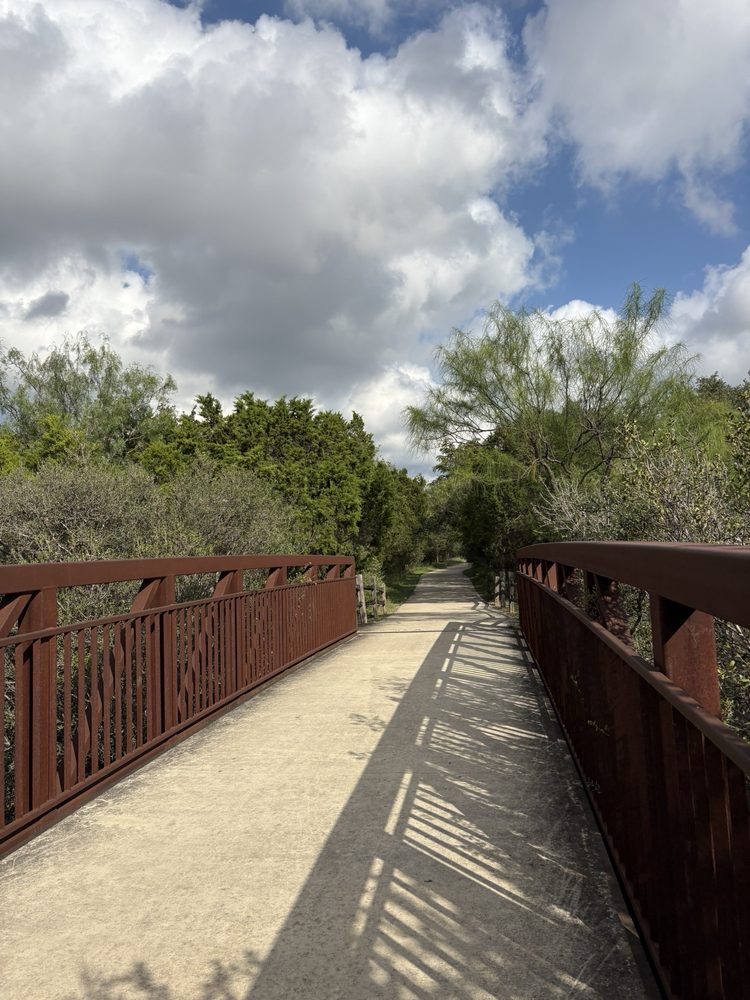 Valero Park Trailhead Logo