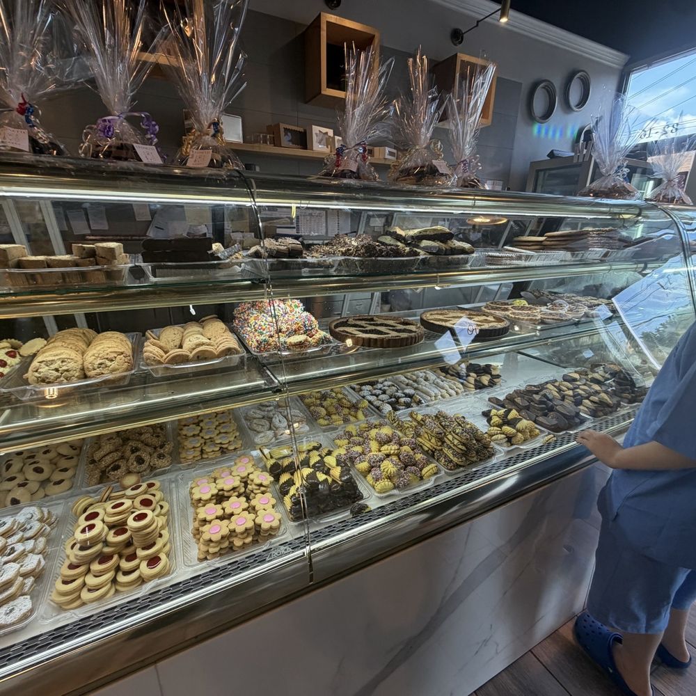 Leonetti Pastry Shop - Bakeries Near Me - Greenvale, New York