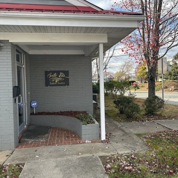Suite B’s Salon Suites - Front entrance at Suite B's Salon Suites - Hair Salons Near Me - Greensboro, North Carolina