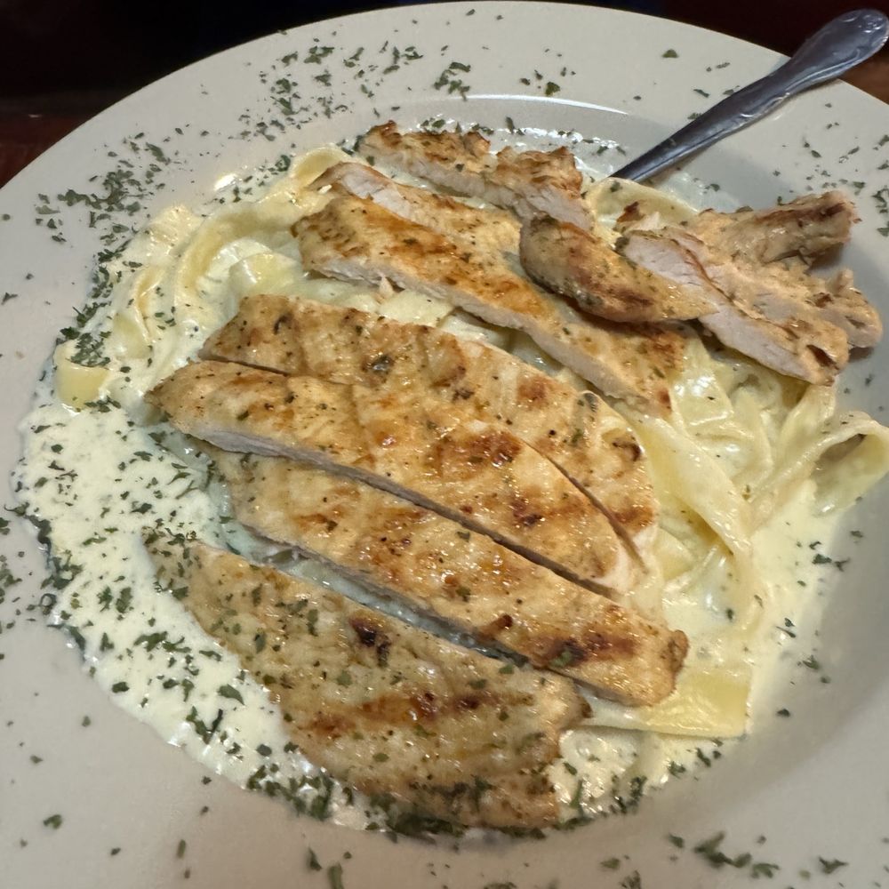 Joe's Italian Restaurant - Chicken Fettuccine Alfredo - Italian Near Me - Conroe, Texas Joe's Italian Restaurant - Chicken Fettuccine Alfredo - Italian Near Me - Conroe, Texas