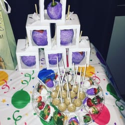 Baker's Bliss - Cake pops, apples, strawberries, all delicious.