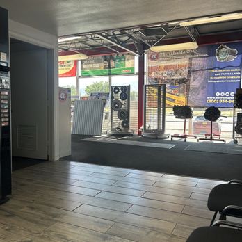 Budget Transmission Masters - Waiting room (with our cat & dog) - Transmission Repair Near Me - Albuquerque, New Mexico