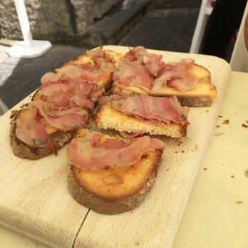 Dau Cila - Prosciutto bruschetta - Wine Bars Near Me - La Spezia, SP