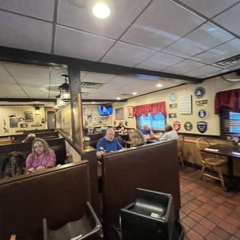 Beefside - Interior - Seafood Near Me - Concord, New Hampshire