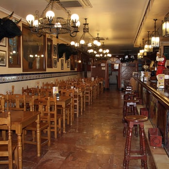 Mesones del Serranito - 闘牛関係のデコレーション - Dive Bars Near Me - Seville, SE Mesones del Serranito - 闘牛関係のデコレーション - Dive Bars Near Me - Seville, SE