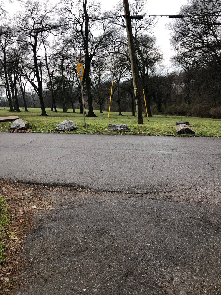 Naval Hill Shelby Park Disc Golf Course, Nashville Roadtrippers