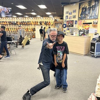 Norman's Rare Guitars - Rob & P - Guitar Stores Near Me - Tarzana, California Norman's Rare Guitars - Rob & P - Guitar Stores Near Me - Tarzana, California