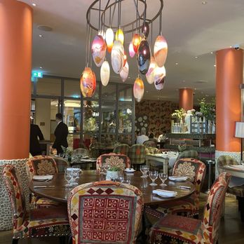 Refuel Bar & Restaurant - Dining area - Bars Near Me - London, XGL Refuel Bar & Restaurant - Dining area - Bars Near Me - London, XGL