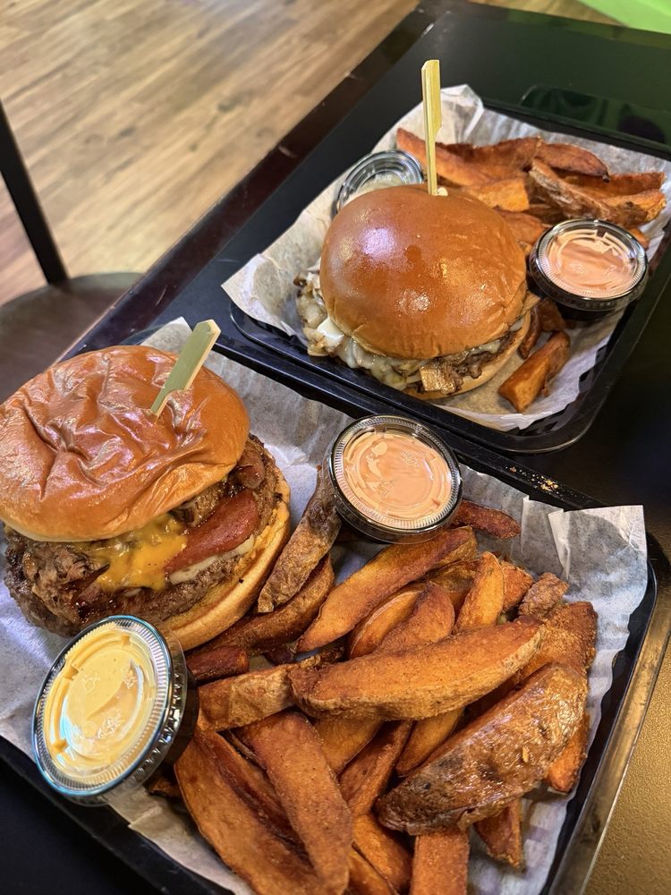 Paradise Grill and Cafe Logo