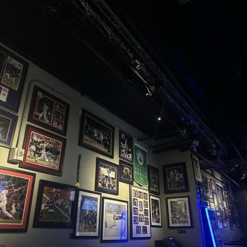 Rivals - Lounges Near Me - Honolulu, Hawaii