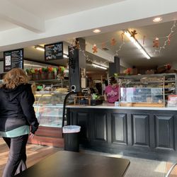 Great Harvest Bread - Counter view