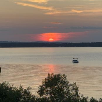 Cherry Tree Inn & Suites - Great place to watch sunset - Hotels Near Me - Traverse City, Michigan