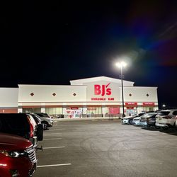 BJ's Wholesale Club - Building exterior