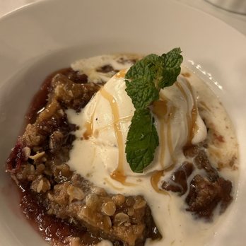 Bella Siena - Warm apply berry crisp with vanilla ice cream - Italian Near Me - Benicia, California