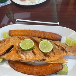 La Fonda Bar Resturante - Fried snapper