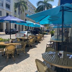 Downtown Abacoa - Many outdoor dining options
