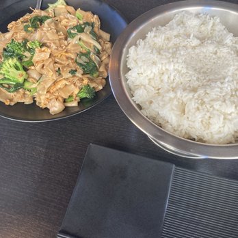 TreeHouse Thai - Pad See Ewe steam rice - Thai Near Me - Culver City, California TreeHouse Thai - Pad See Ewe steam rice - Thai Near Me - Culver City, California