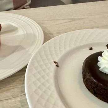 Born2Bake - Red velvet and flourless chocolate cake - Bakeries Near Me - Littleton, Colorado