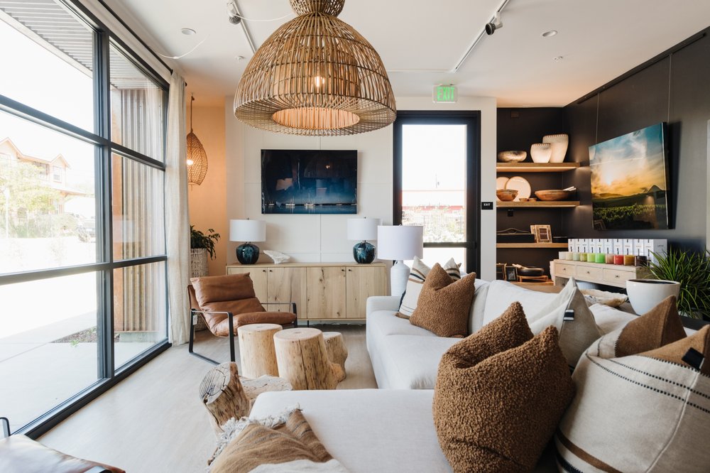 CELADON HOUSE Updated September 2024 2120 Santa Barbara Ave, San