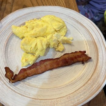 Wheatfields Eatery and Bakery - Children scrambled eggs, came with a muffin - American Near Me - Omaha, Nebraska